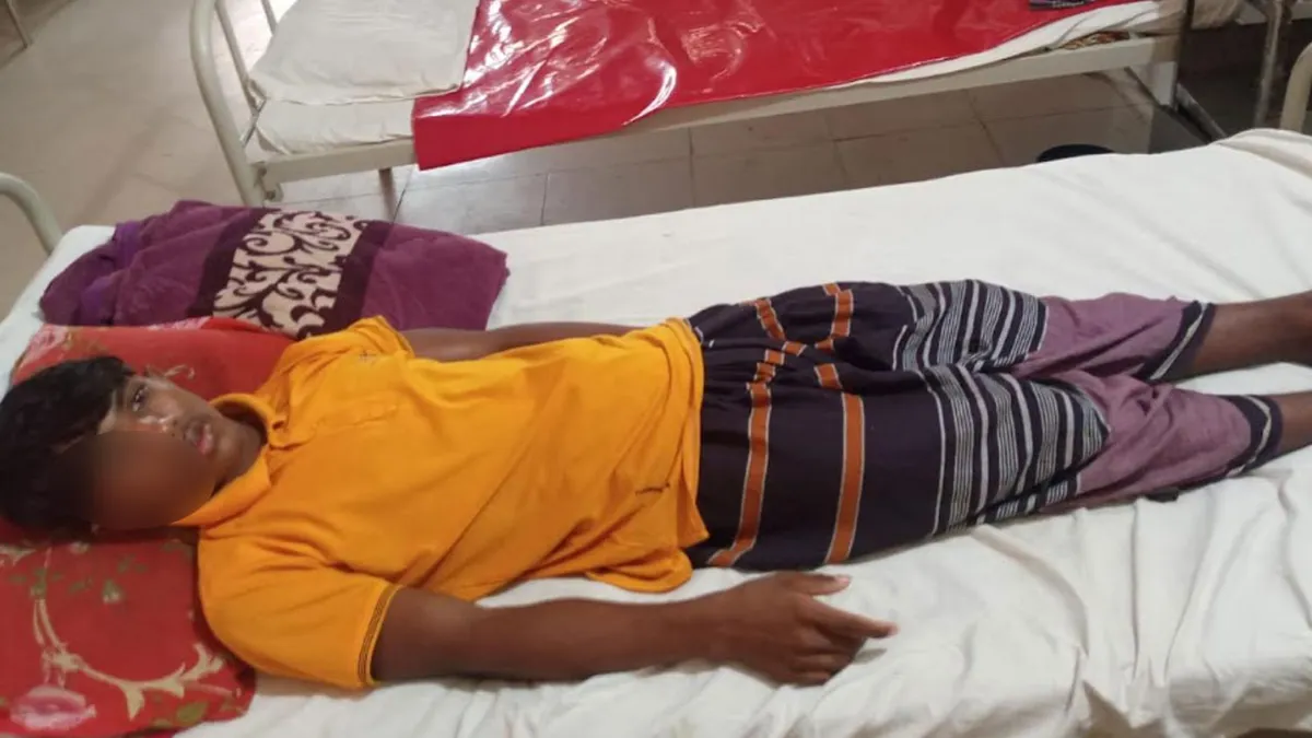 সাতক্ষীরায় ঘরে ঢুকে হামলা ও ভাঙচুরের অভিযোগ, আহত ৩